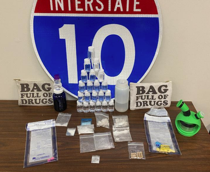 Duo gepakt met lading drugs in tassen met tekst: 'Deze tas zit vol met drugs'