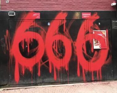 Amsterdamse club looft bijzondere beloning uit voor gouden tip bekladding '666' graffiti
