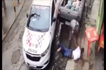VIDEO: Straatrover bij nek gepakt tijdens achtervolging na snelle manoeuvre politie