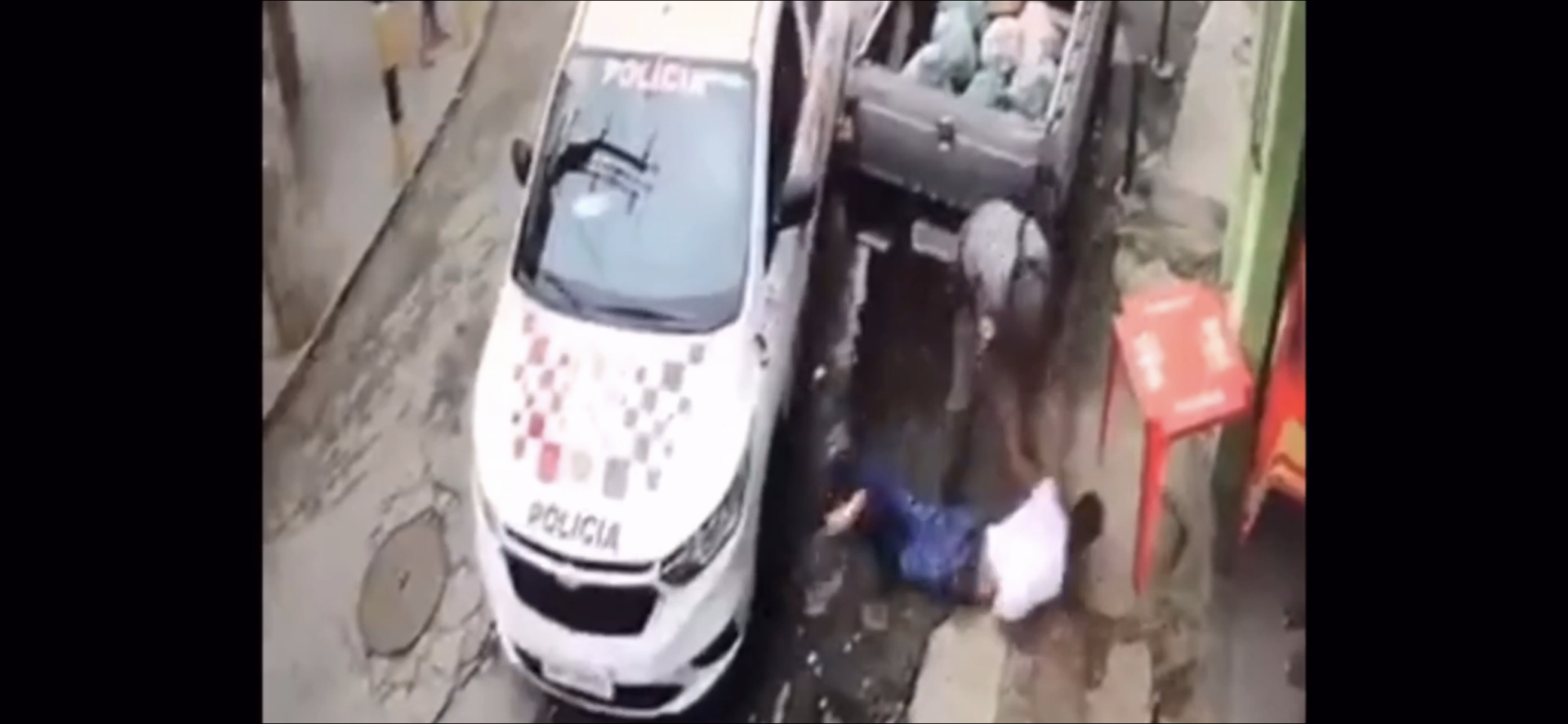 VIDEO: Straatrover bij nek gepakt tijdens achtervolging na snelle manoeuvre politie