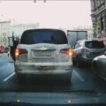 VIDEO: Gefrustreerde bestuurder pakt pistool en schiet na irritatie door getoeter