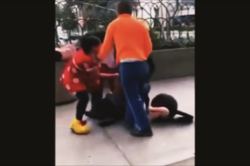 VIDEO: Minnie Mouse, Mickey en Goofy betrokken bij straatgevecht met beveiliger
